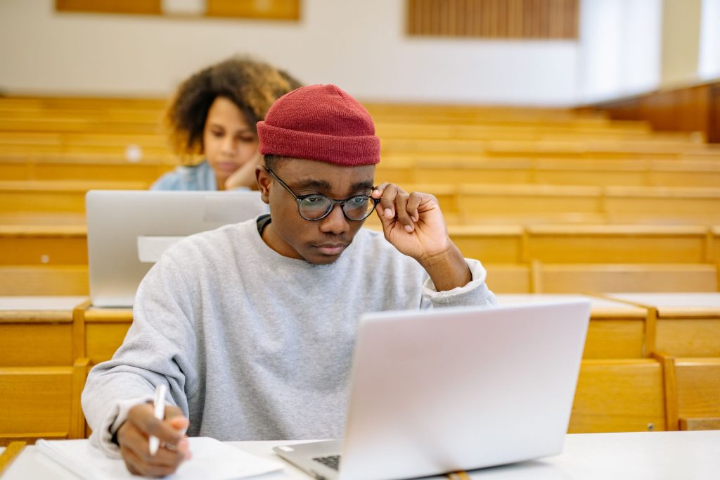 Photos gratuites de à l'intérieur, académique, adolescents