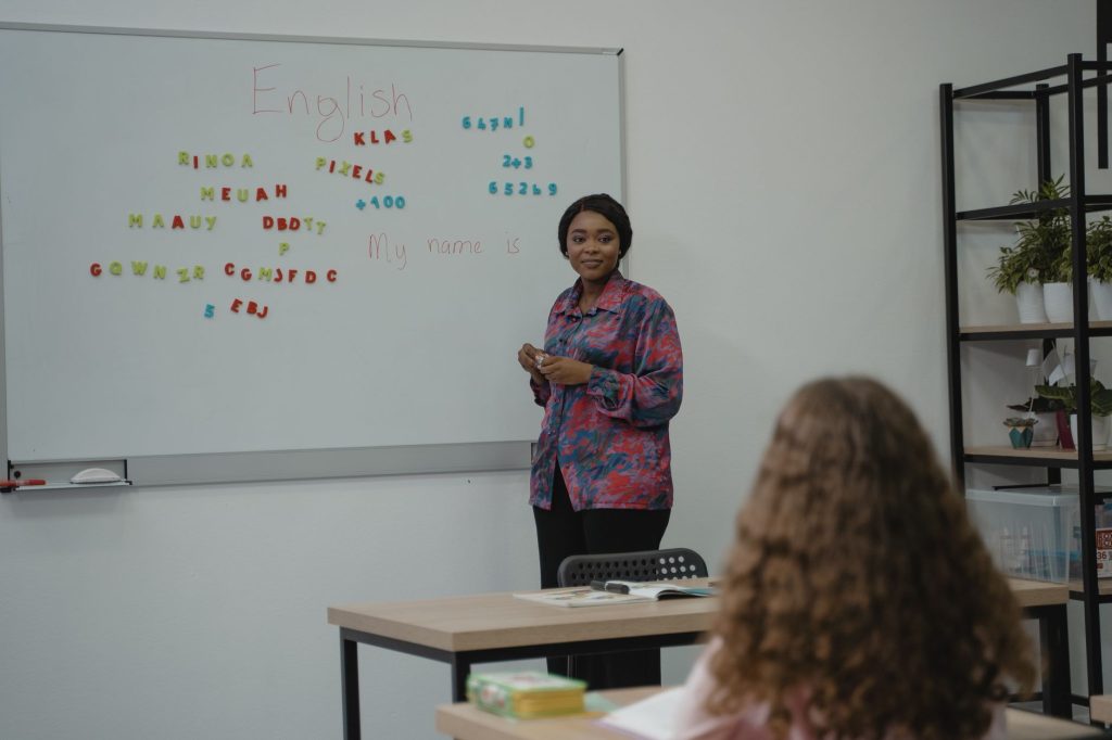 Photos gratuites de activité en classe, aide à l'éducation, anglais